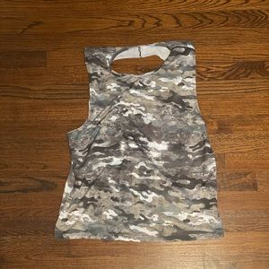 Onzie green camo tank size s